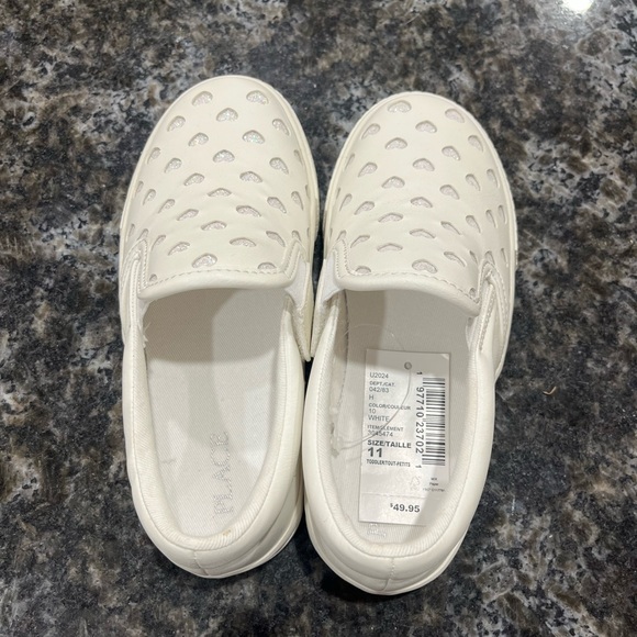 Size 11 white slip on with hearts - Picture 4 of 6